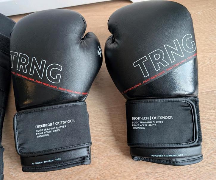 Kickbokshandschoenen 14 oz  outshock Decathlon, 1 x gebruikt, Sport en Fitness, Boksen, Zo goed als nieuw, Bokshandschoenen, Ophalen of Verzenden