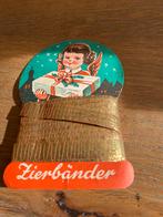 Vintage kerstlint op kaart afbeelding meisje, Diversen, Ophalen of Verzenden, Gebruikt
