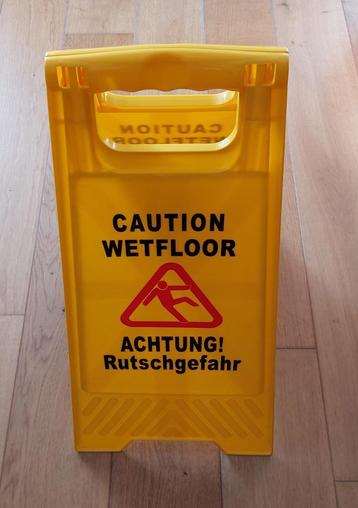 Nieuw waarschuwingsbord natte vloer 60cm hoog beschikbaar voor biedingen