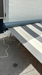Antraciet zonnescherm breed 550 uitval 350 electrisch, Ophalen, 450 cm of meer, Elektrisch, Zo goed als nieuw