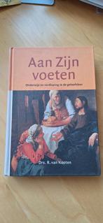 Aan Zijn Voeten Drs R. van Kooten — vrijwel nieuw exemplaar, Ophalen of Verzenden, Zo goed als nieuw, Christendom | Protestants