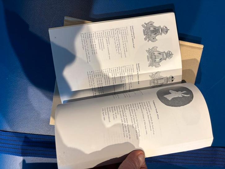 Landmacht Emblemen Boekje, Boeken, Oorlog en Militair, Zo goed als nieuw, Landmacht, 1945 tot heden, Ophalen