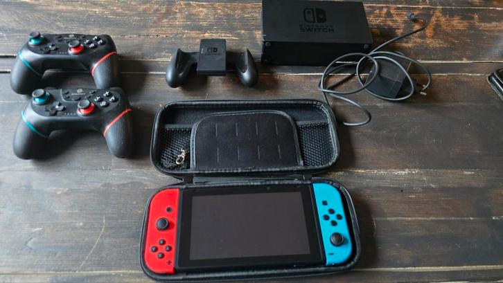 Nintendo Switch Compleet + 2 Controllers & Tas, Spelcomputers en Games, Spelcomputers | Nintendo Switch, Gebruikt, Switch Original