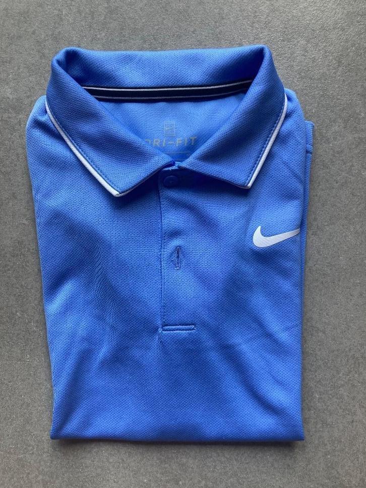 Polo jongens Nike lichtblauw maat M (137-147), Kinderen en Baby's, Kinderkleding | Maat 146, Zo goed als nieuw, Jongen, Shirt of Longsleeve