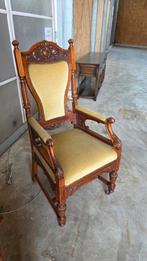 Rijk bewerkte notenhouten fauteuil, Ophalen