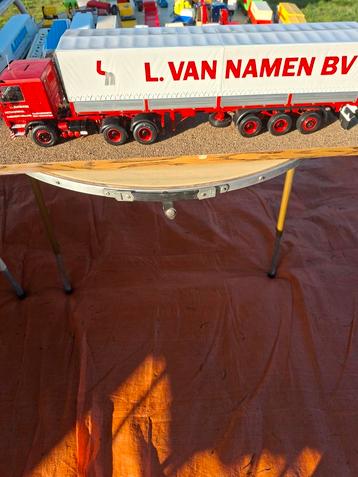 Mooie Vrachtwagen met Vitrine - Schaal 1:7 of 1:8 beschikbaar voor biedingen