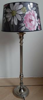 Brocante lamp op metalen voet, Huis en Inrichting, Lampen | Tafellampen, Ophalen