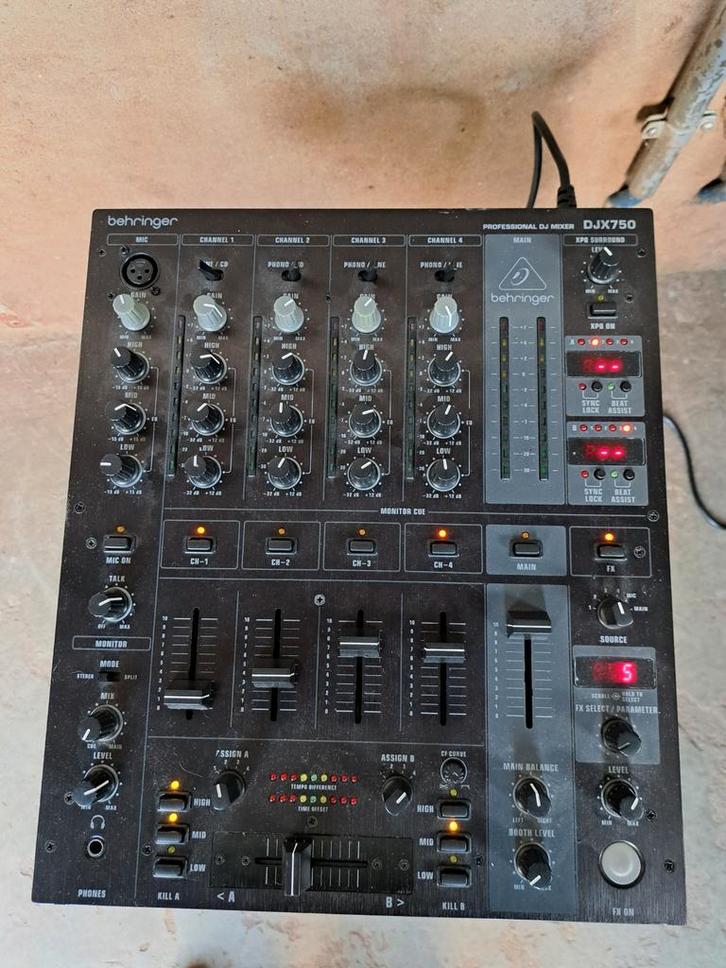 Behringer DJX750 DJ Mixer - Gebruikt, Muziek en Instrumenten, Dj-sets en Draaitafels, Gebruikt, Dj-set, Behringer, Ophalen of Verzenden