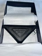 Prada Saffiano Leather Triangle Keychain, Nieuw, Overige typen, Ophalen of Verzenden, Zwart