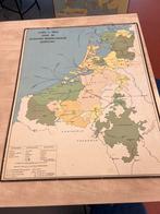 Oude kaart/schoolplaat Karel V en zeventien gewesten, Boeken, Atlassen en Landkaarten, Ophalen, Nederland, Landkaart