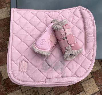 Eskadron set dressuur beschikbaar voor biedingen