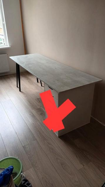 Bureaublad betonlook met schraag max. 200 x 66cm