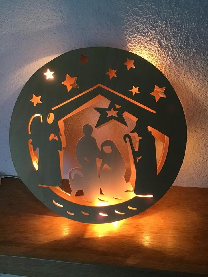 Houten “kerstbal” met kerst tafereel en verlichting (vintage, Diversen, Kerst, Gebruikt, Ophalen of Verzenden
