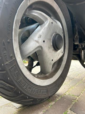 Zip type 3 achterwiel beschikbaar voor biedingen