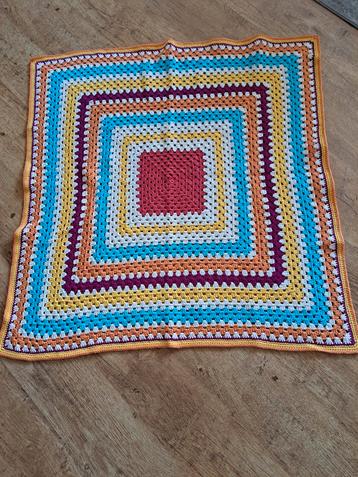 Gehaakte deken - kleurrijk vierkant beschikbaar voor biedingen