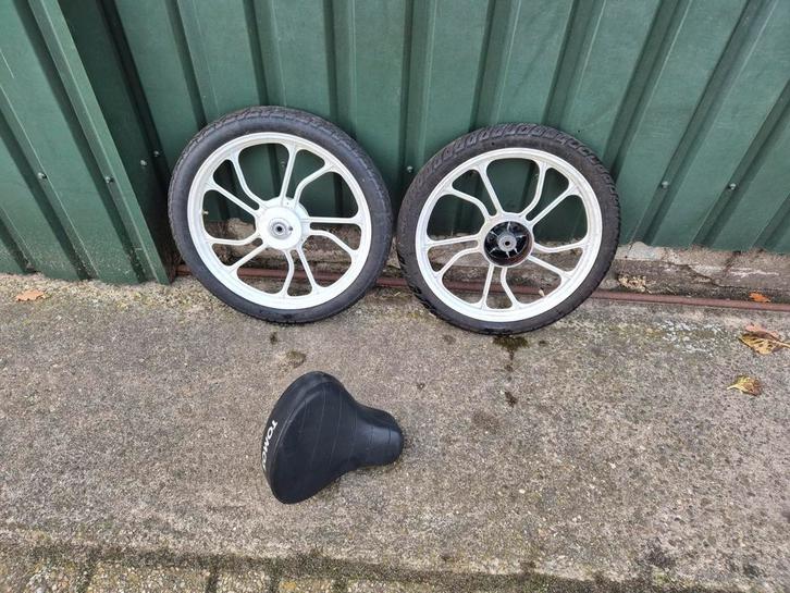 Tomos velgen + zadel, Fietsen en Brommers, Brommeronderdelen | Algemeen, Gebruikt, Ophalen of Verzenden