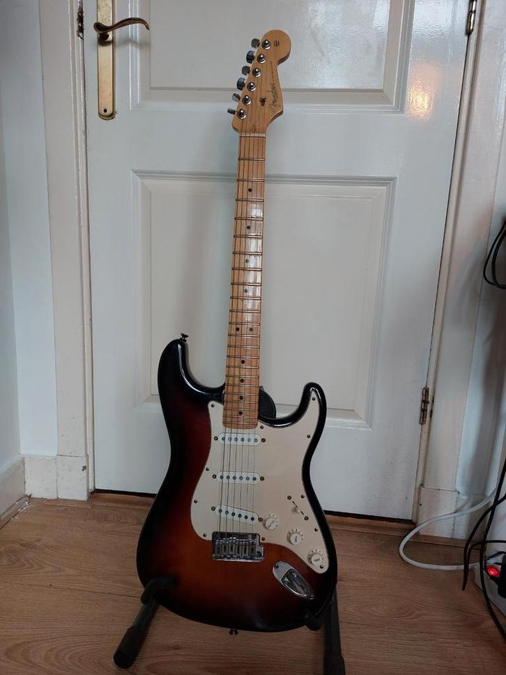 USA fender stratocaster sunburst (2008 American Standard), Muziek en Instrumenten, Snaarinstrumenten | Gitaren | Elektrisch, Gebruikt