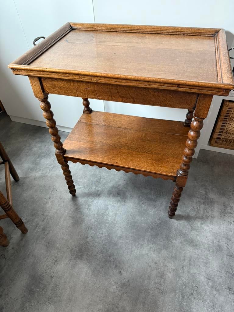 Antiek theetafeltje, Ophalen