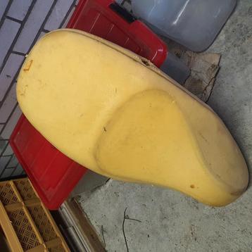 Vespa zadel beschikbaar voor biedingen