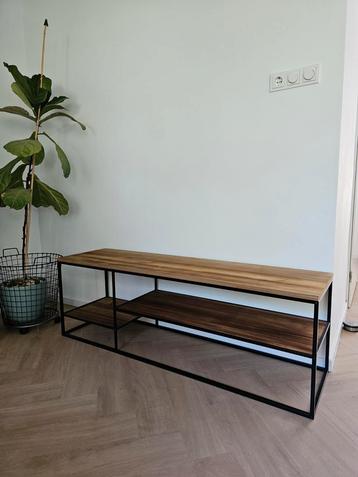 Modern TV meubel beschikbaar voor biedingen