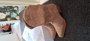 Stoere laarsjes maat 40 beige cowboystyle beschikbaar voor biedingen