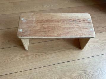 Yoga bankje krukje beschikbaar voor biedingen