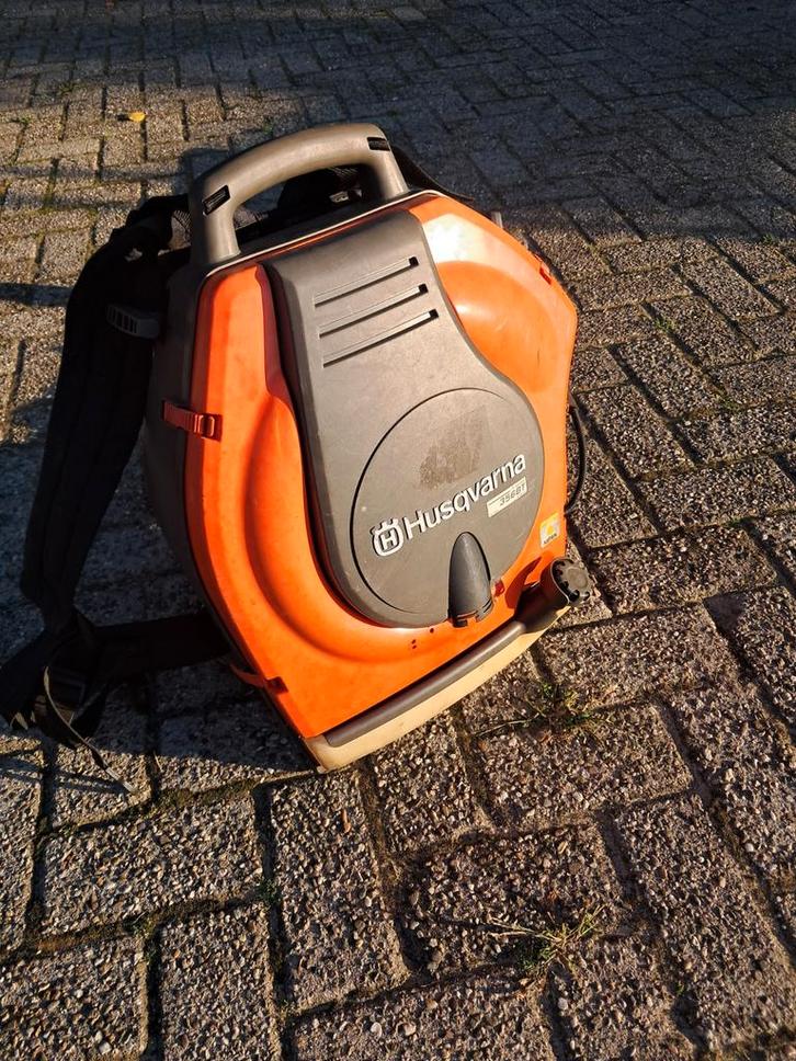 Husqvarna 356BT Ruggedragen Bladblazer - Stille Prof, Tuin en Terras, Bladblazers, Zo goed als nieuw, Ruggedragen, Benzine, Ophalen