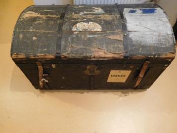 Antieke Hutkoffer, Scheepskoffer, Hutkoffer Hout met Metalen beschikbaar voor biedingen