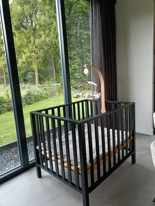 Zwarte box TWF met little Dutch goose muziekmobiel, Kinderen en Baby's, Boxen, Zo goed als nieuw, Ophalen