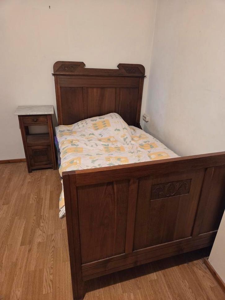 Antiek Houten Bed met Nachtkastje, Huis en Inrichting, Slaapkamer | Bedden, Ophalen