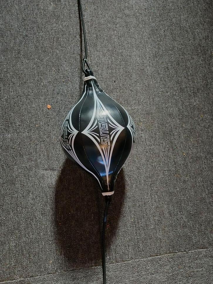 Boksbal aan elastiek - Perfect voor training!, Sport en Fitness, Boksen, Gebruikt, Boksbal, Ophalen of Verzenden