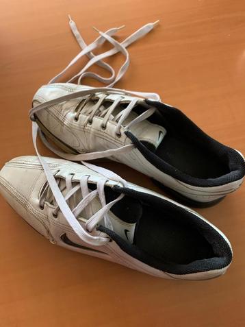 Golfschoenen beschikbaar voor biedingen