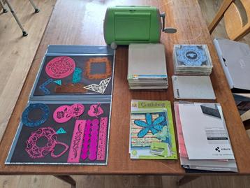 cuttlebug met toebehoren, handleiding en doos beschikbaar voor biedingen