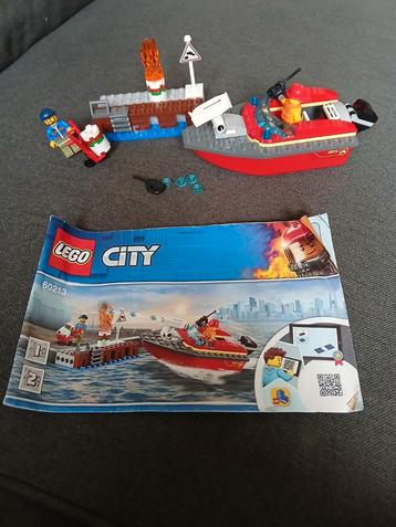 Lego City 60213 Brand aan de kade beschikbaar voor biedingen