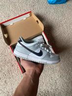 Nike Dunk Low lottery grey Maat 35,5, Kleding | Dames, Schoenen, Ophalen of Verzenden, Nieuw, Grijs