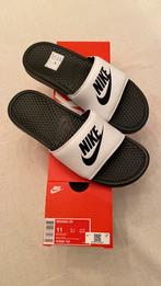 Nieuwe Herenslippers NIKE maat 45, Kleding | Heren, Ophalen of Verzenden, Blauw, Nike