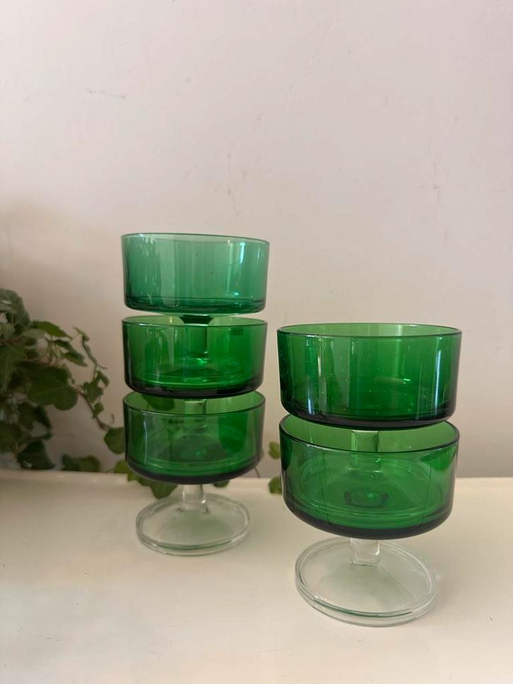 Set van 5 groene glazen luminarc, Antiek en Kunst, Antiek | Glas en Kristal, Ophalen of Verzenden