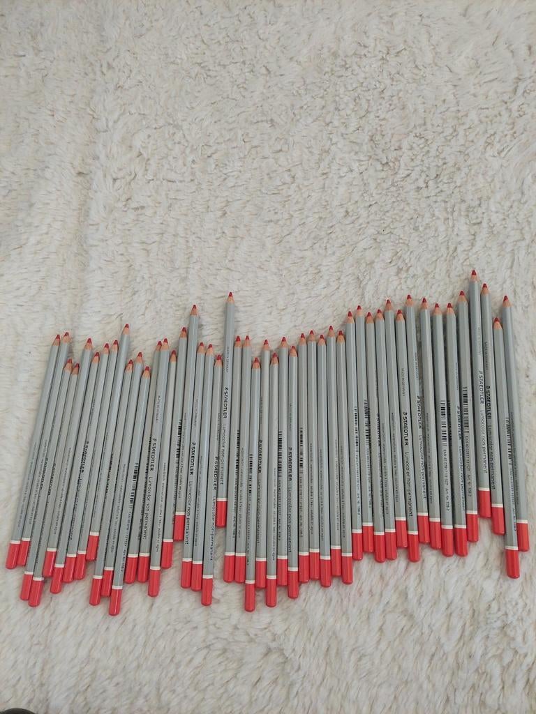 Staedtler omnichrom rood non permanent potlood lumocolor new, Hobby en Vrije tijd, Tekenen, Nieuw, Potlood of Stift, Ophalen of Verzenden