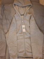 Lacoste Iconic Classic Tracksuit light grey, Kleding | Heren, Truien en Vesten, Maat 52/54 (L), Lacoste, Nieuw, Ophalen of Verzenden