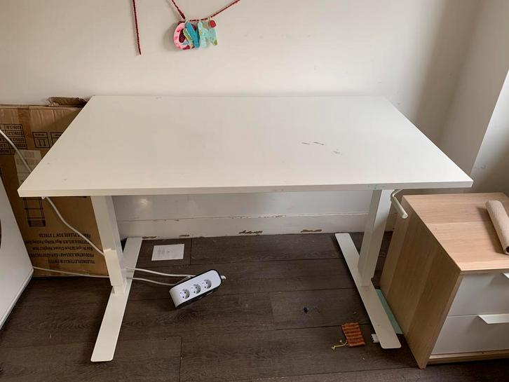 IKEA SKARSTA table, Huis en Inrichting, Bureaus, Zo goed als nieuw, Ophalen