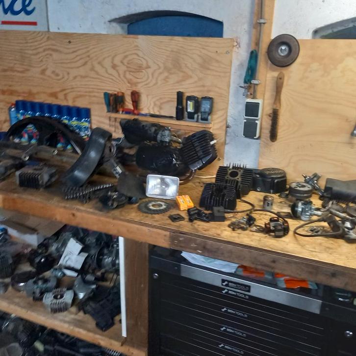 Veel Tomos onderdelen, Diversen, Rommelmarktspullen, Zo goed als nieuw, Ophalen of Verzenden