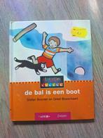 De bal is een boot, Ophalen of Verzenden, Zo goed als nieuw