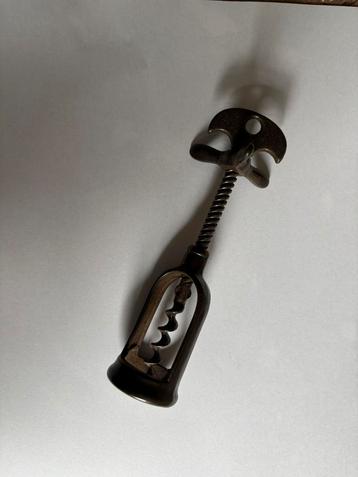 Antieke kurkentrekker beschikbaar voor biedingen