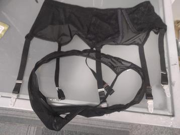 J41 zwarte jaratelgordel met metalen clips en string........ beschikbaar voor biedingen