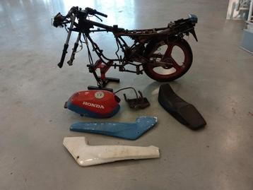 Honda nsr 50 Nederlands frame met onderdelen beschikbaar voor biedingen