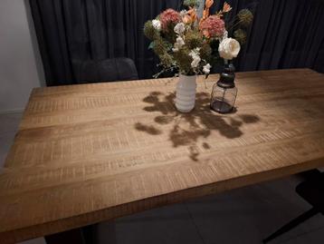 Houten mango Eettafel beschikbaar voor biedingen