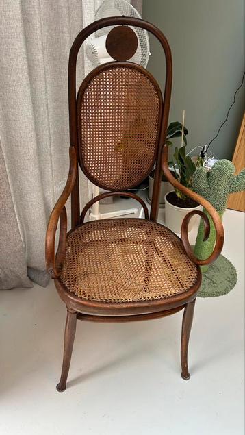 Antieke thonet stoel beschikbaar voor biedingen