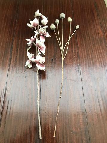 2 kunstbloemen beschikbaar voor biedingen