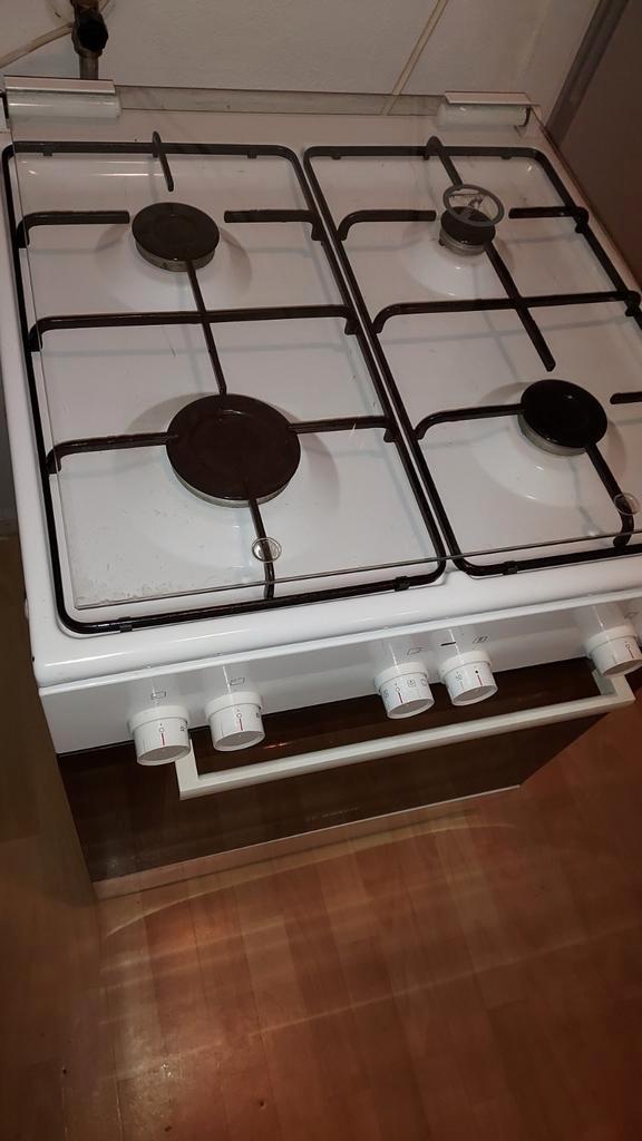 Te koop, mooi gasfornuis merk : Bosch, Witgoed en Apparatuur, Fornuizen, Zo goed als nieuw, Vrijstaand, Gas, 4 kookzones, 85 tot 90 cm