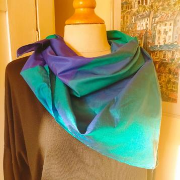 Vierkante zijden shawl groen blauw vierkanten zijde  beschikbaar voor biedingen
